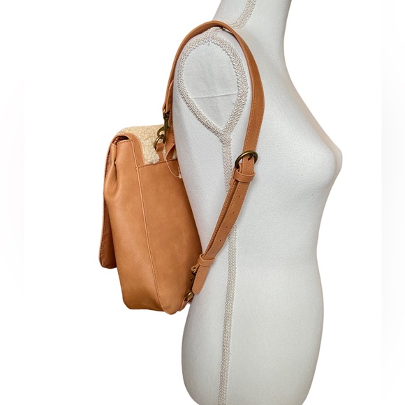 NWOT Universal Thread Cognac Sherpa Backpack - Picture 5 of 9